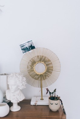 Deko-Kommode-Vase-Interior-Fotograf-Hamburg-Sarah-Buth-Homestory-Couch-Magazin 