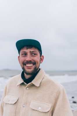 Skerries-Dublin-Portrait-Mann-Fotografin-Hamburg-Sarah-Buth-Outdoor-Shooting-Natürlich 