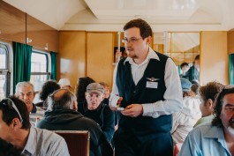 Speisewagen-Bedienung-Reportage-Zug-Die-Bahn-Fotograf-Hamburg-Sarah-Buth