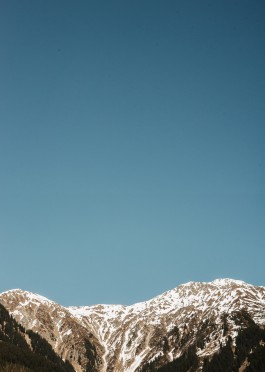 Landscape-Schlappin-Kloster-Alpen-Schweiz-Reportage-Fotograf-Sarah-Buth 