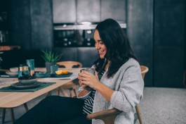 Shooting mit Sissy de Boer im friendsspace in Berlin fotografiert von Fotografin Sarah Buth aus Hamburg 