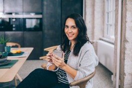 Portrait Shooting mit dem Plussize Model Sissy de Boer in Berlin im Friendsspace mit der Fotografin Sarah Buth 