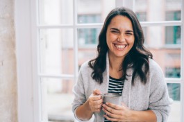 Portrait Shooting mit dem Plussize Model Sissy de Boer in Berlin im Friendsspace mit der Fotografin Sarah Buth 