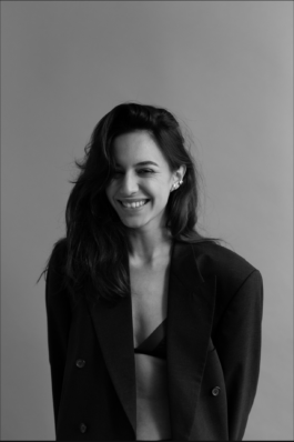 Porträt Shooting mit Maya im Studio in Hamburg mit Sarah Buth 